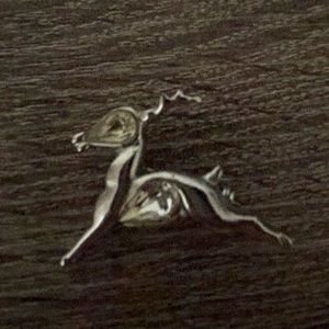 ⭐️ BUY 3/$10! Vintage reindeer brooch